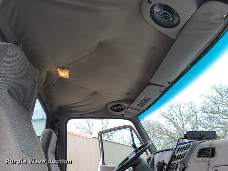 image for item DR3358 1997 Ford Aeromax L9000  semi truck