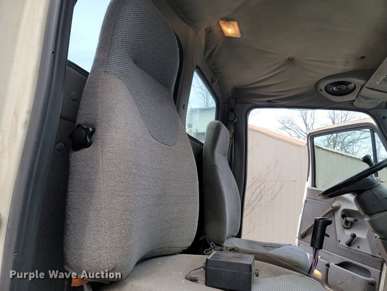 image for item DR3358 1997 Ford Aeromax L9000  semi truck