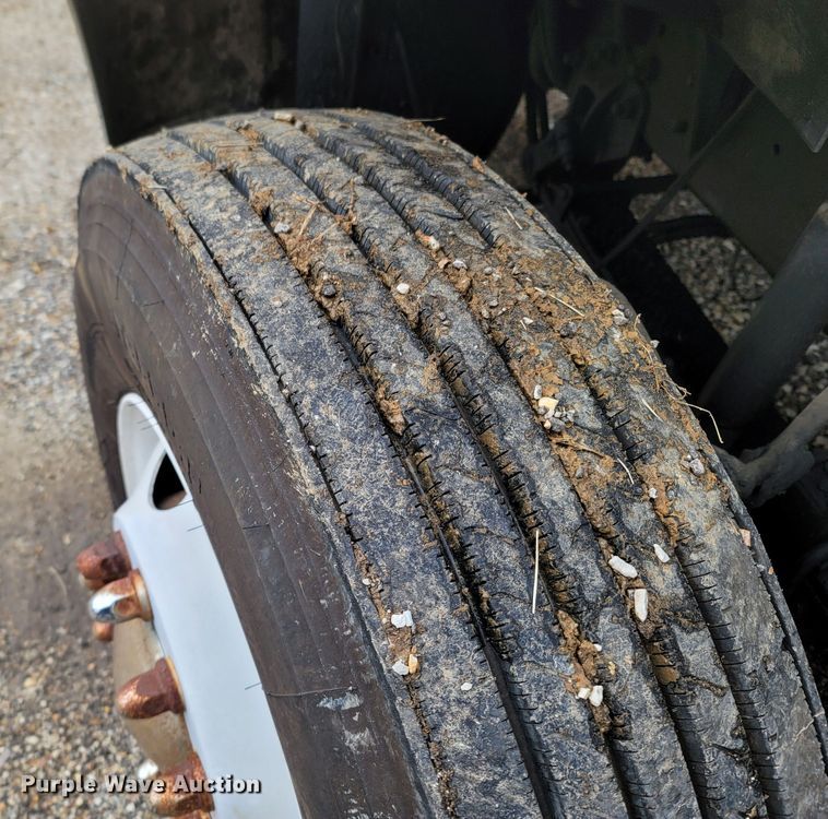 image for item DR3358 1997 Ford Aeromax L9000  semi truck