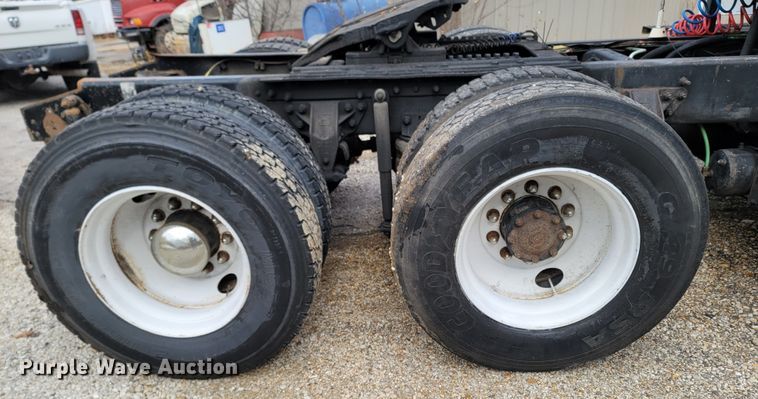 image for item DR3358 1997 Ford Aeromax L9000  semi truck