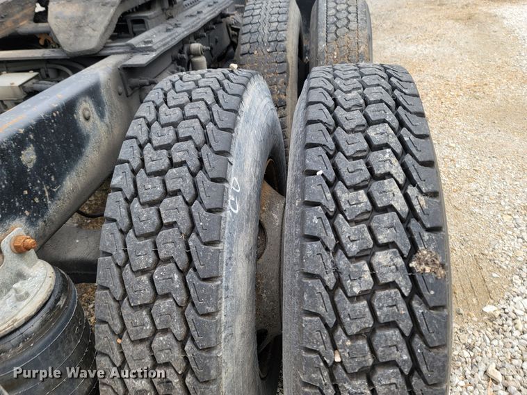 image for item DR3358 1997 Ford Aeromax L9000  semi truck