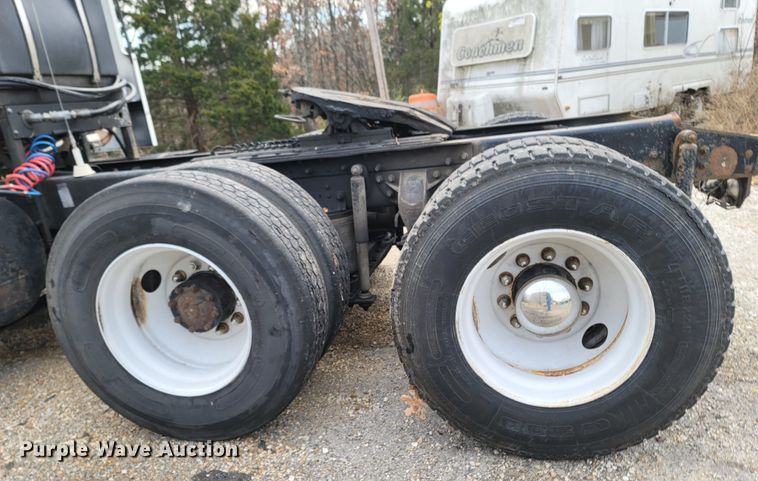 image for item DR3358 1997 Ford Aeromax L9000  semi truck