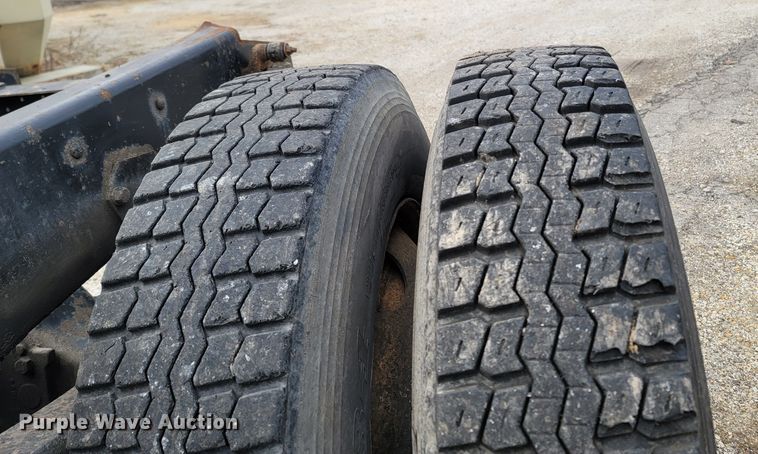 image for item DR3358 1997 Ford Aeromax L9000  semi truck