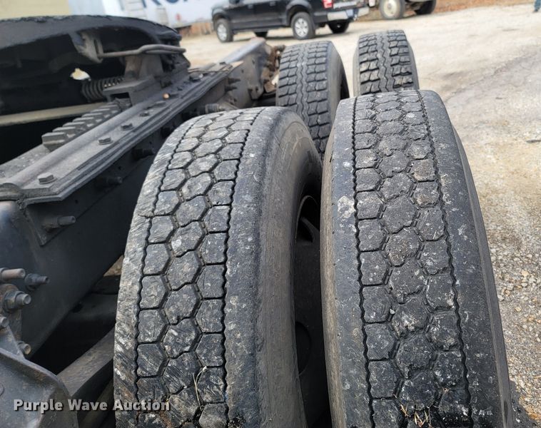 image for item DR3358 1997 Ford Aeromax L9000  semi truck