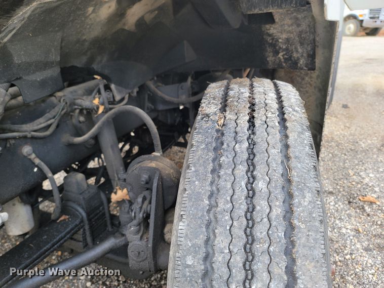 image for item DR3358 1997 Ford Aeromax L9000  semi truck