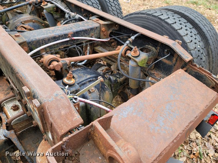 image for item DR3359 1992 Peterbilt 378  truck cab and chassis