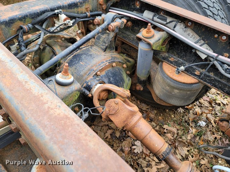 image for item DR3359 1992 Peterbilt 378  truck cab and chassis