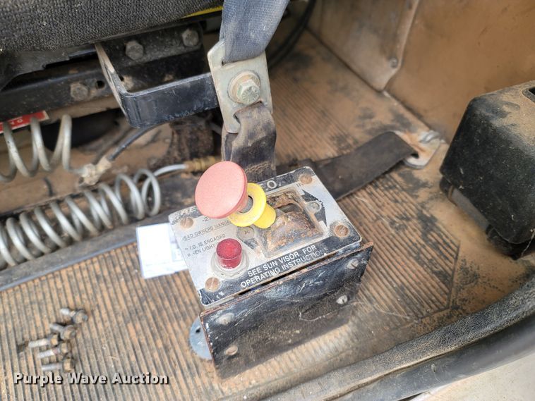 image for item DR3359 1992 Peterbilt 378  truck cab and chassis