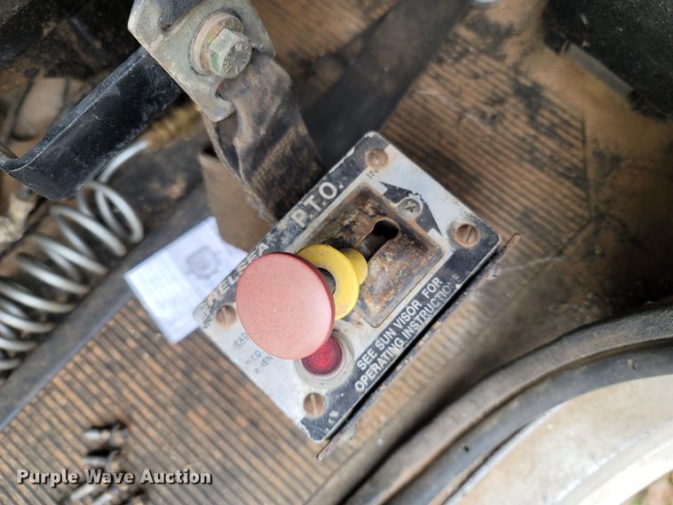 image for item DR3359 1992 Peterbilt 378  truck cab and chassis