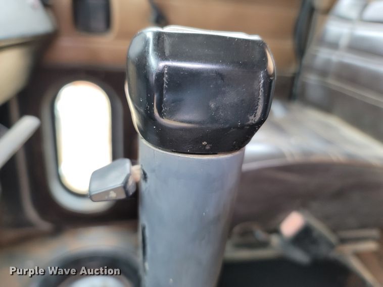 image for item DR3359 1992 Peterbilt 378  truck cab and chassis