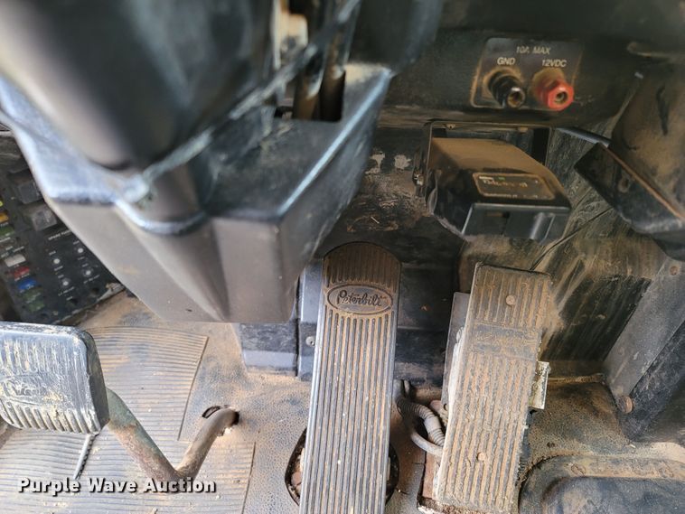 image for item DR3359 1992 Peterbilt 378  truck cab and chassis