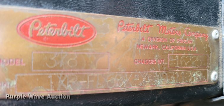 image for item DR3359 1992 Peterbilt 378  truck cab and chassis