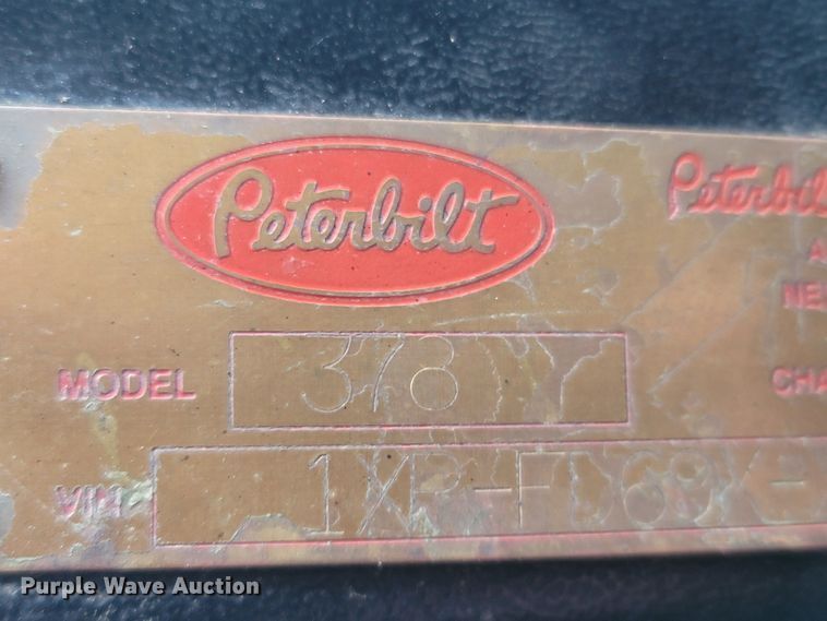 image for item DR3359 1992 Peterbilt 378  truck cab and chassis