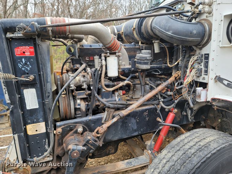 image for item DR3359 1992 Peterbilt 378  truck cab and chassis