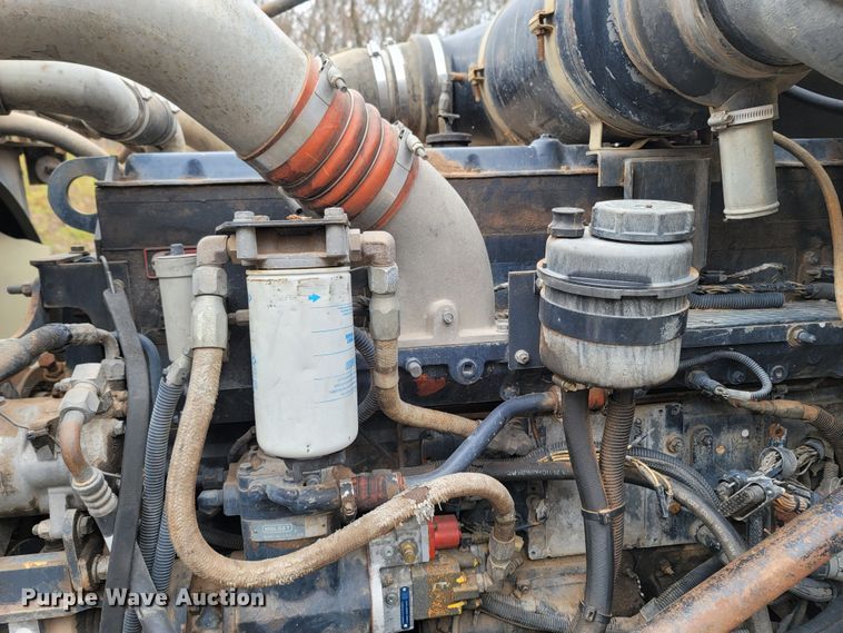 image for item DR3359 1992 Peterbilt 378  truck cab and chassis