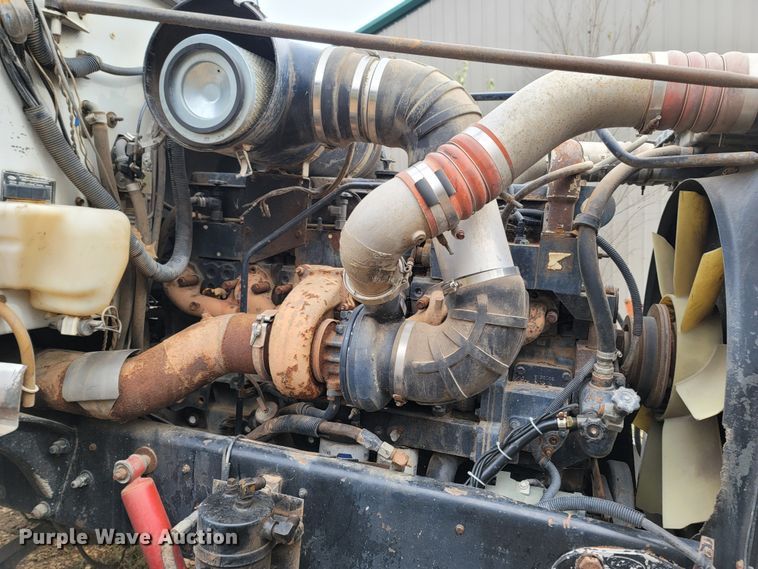 image for item DR3359 1992 Peterbilt 378  truck cab and chassis