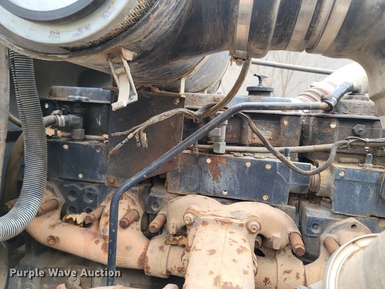 image for item DR3359 1992 Peterbilt 378  truck cab and chassis