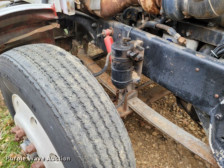 image for item DR3359 1992 Peterbilt 378  truck cab and chassis