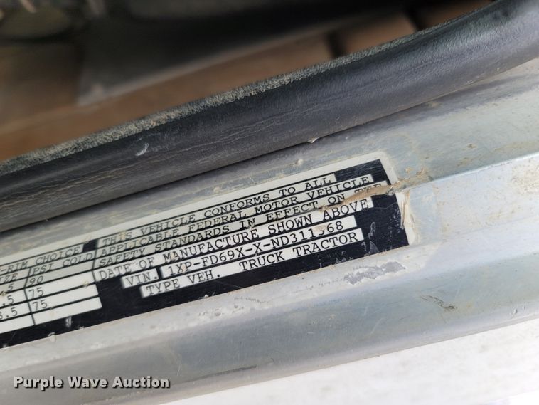 image for item DR3359 1992 Peterbilt 378  truck cab and chassis