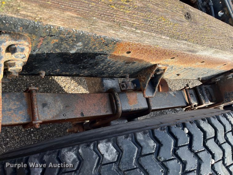 image for item DR7311 1985 International F2375  truck cab and chassis