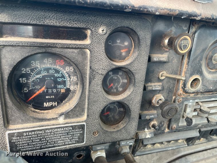 image for item DR7311 1985 International F2375  truck cab and chassis