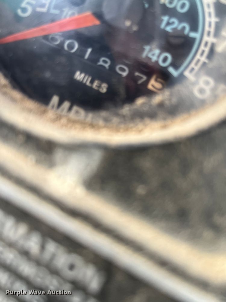 image for item DR7311 1985 International F2375  truck cab and chassis