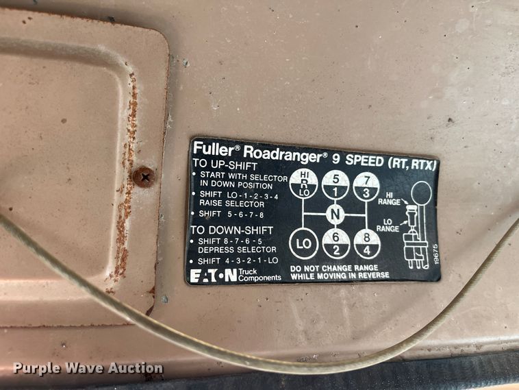 image for item DR7311 1985 International F2375  truck cab and chassis