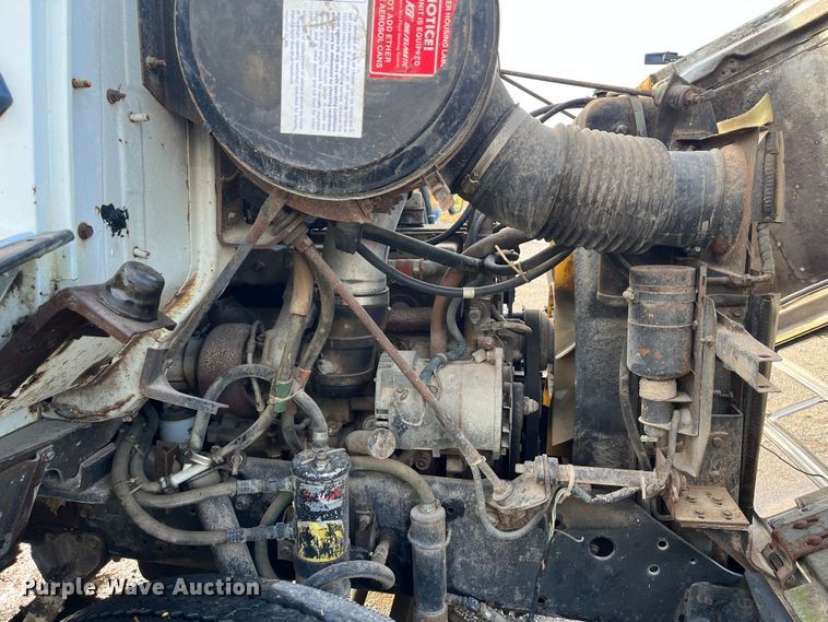 image for item DR7311 1985 International F2375  truck cab and chassis