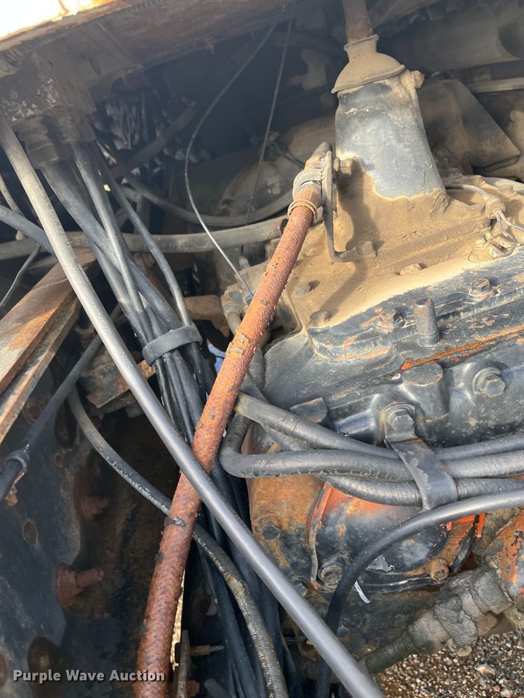 image for item DR7311 1985 International F2375  truck cab and chassis