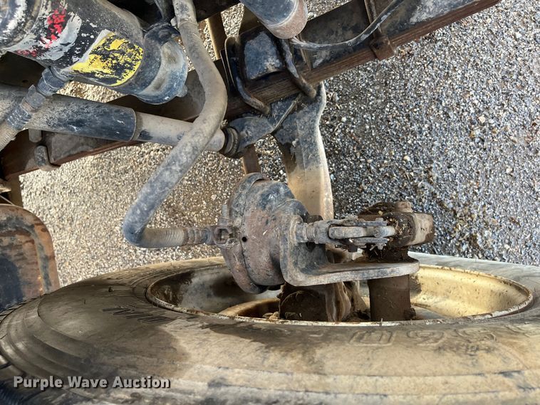 image for item DR7311 1985 International F2375  truck cab and chassis