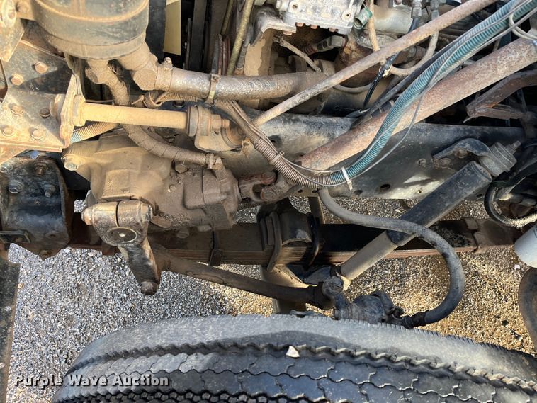 image for item DR7311 1985 International F2375  truck cab and chassis