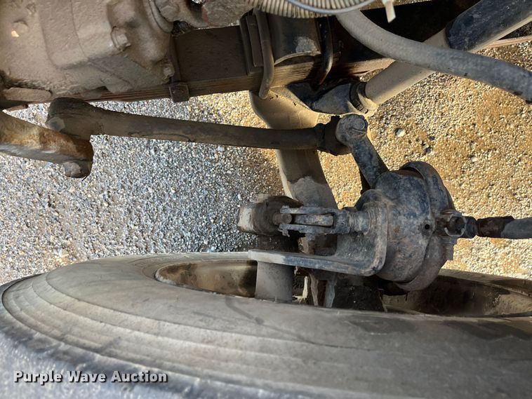 image for item DR7311 1985 International F2375  truck cab and chassis