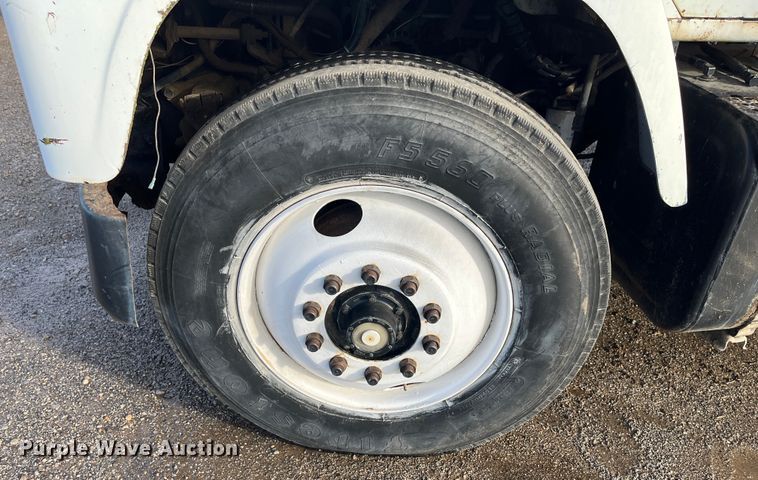 image for item DR7311 1985 International F2375  truck cab and chassis