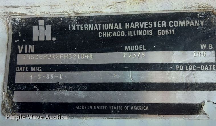 image for item DR7311 1985 International F2375  truck cab and chassis