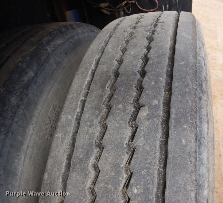 image for item DS6296 2001 Great Dane  extendable flatbed trailer