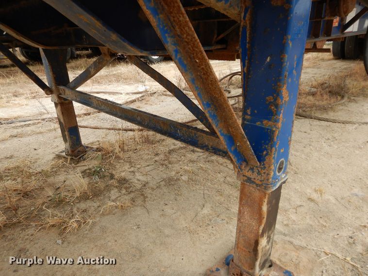 image for item DS6297 2001 Great Dane  extendable flatbed trailer