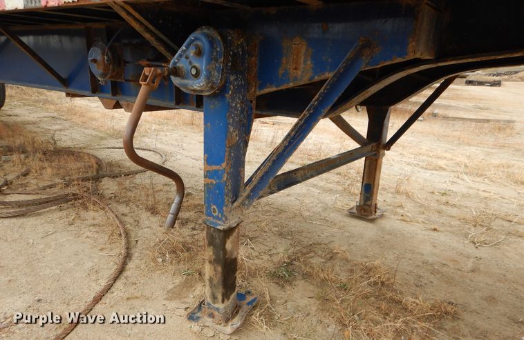 image for item DS6297 2001 Great Dane  extendable flatbed trailer