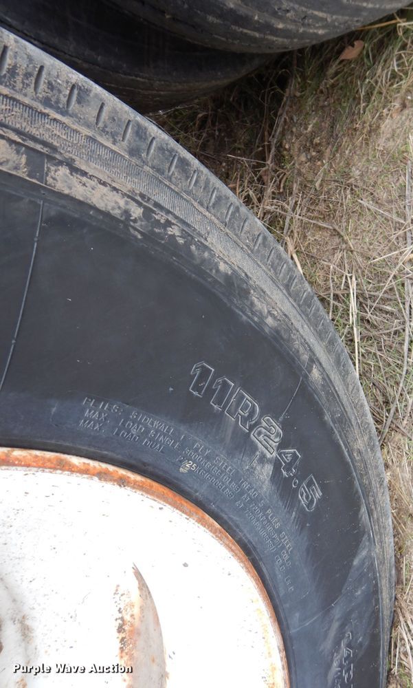 image for item DS6297 2001 Great Dane  extendable flatbed trailer