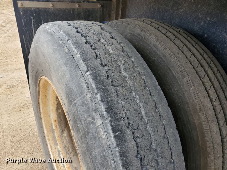 image for item DS6297 2001 Great Dane  extendable flatbed trailer