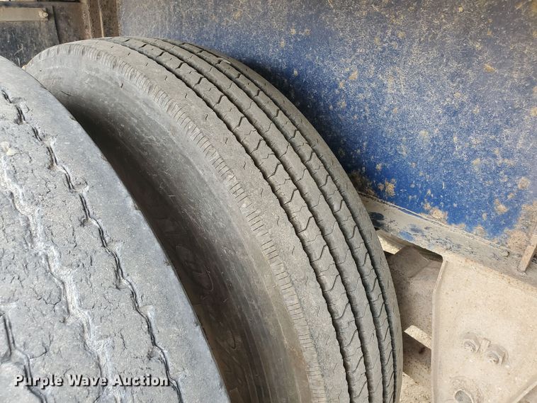 image for item DS6297 2001 Great Dane  extendable flatbed trailer