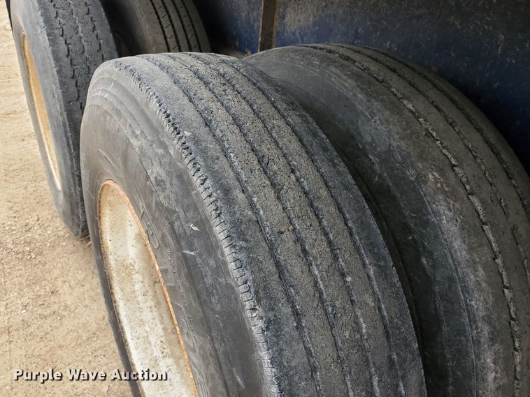 image for item DS6297 2001 Great Dane  extendable flatbed trailer