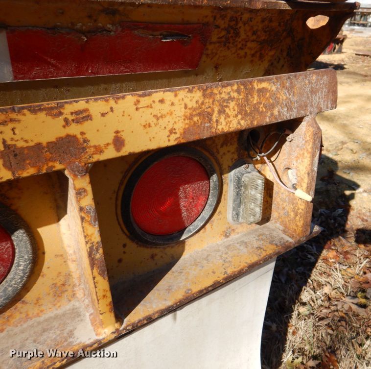 image for item DS8246 1997 Load King 503 DFP  lowboy equipment trailer