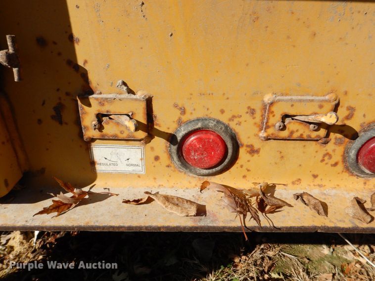 image for item DS8246 1997 Load King 503 DFP  lowboy equipment trailer