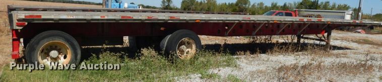 image for item HF9385 1998 Transcraft  flatbed trailer