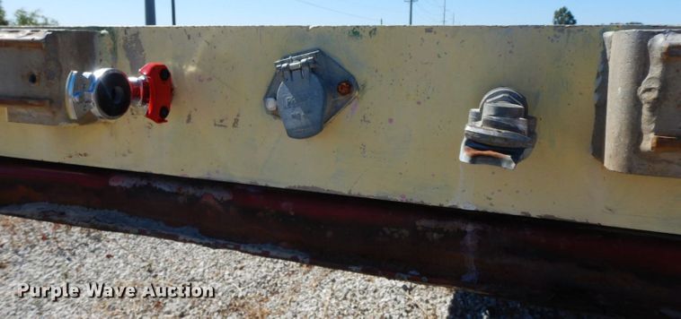 image for item HF9385 1998 Transcraft  flatbed trailer