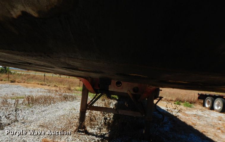 image for item HF9385 1998 Transcraft  flatbed trailer