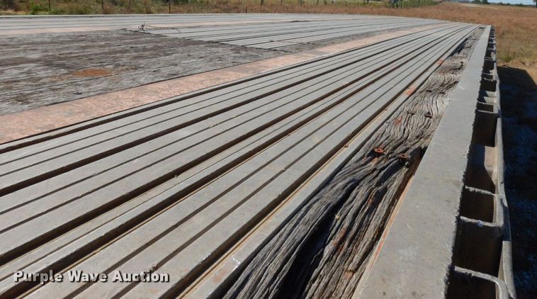 image for item HF9385 1998 Transcraft  flatbed trailer