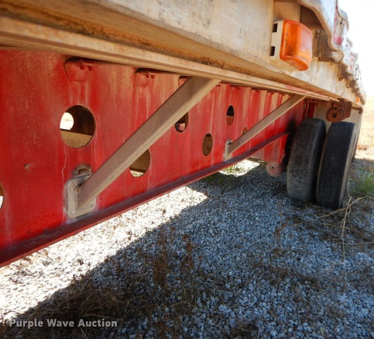 image for item HF9385 1998 Transcraft  flatbed trailer