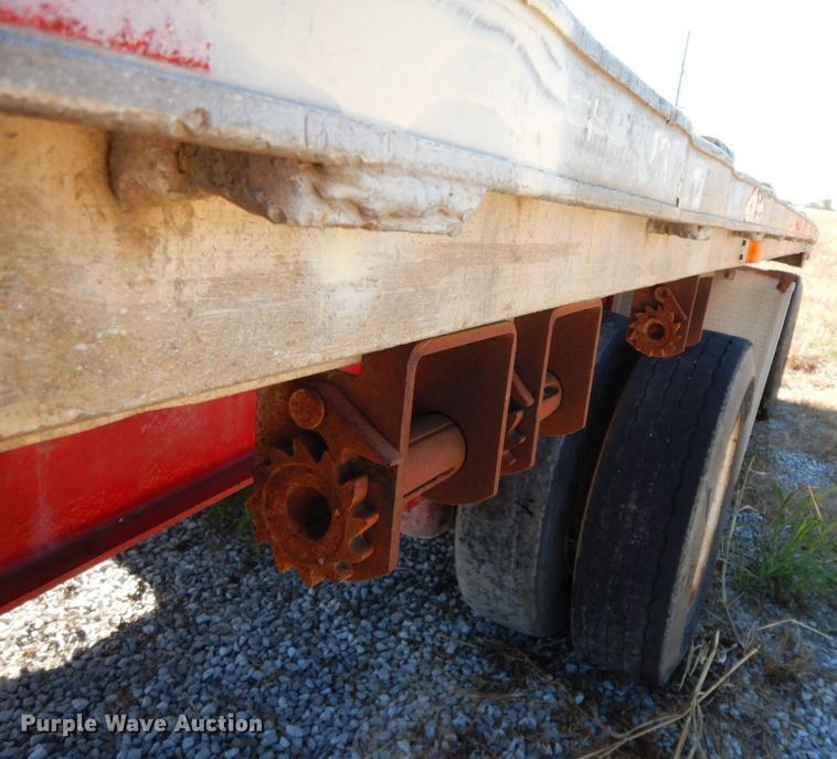 image for item HF9385 1998 Transcraft  flatbed trailer