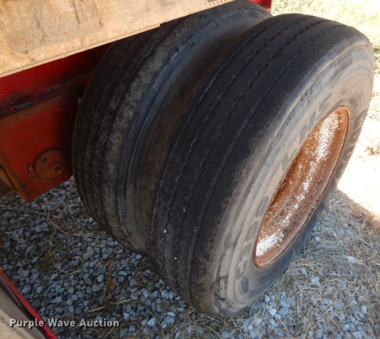 image for item HF9385 1998 Transcraft  flatbed trailer